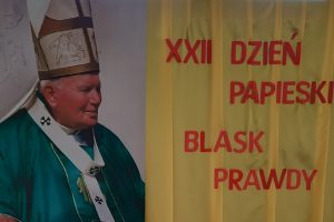 Młodzież z Leska czci pamięć św. Jana Pawła II