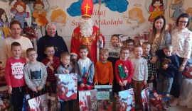 Święty Mikołaj u dzieci w Jasionce