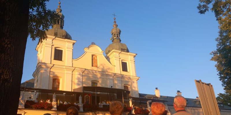 Wijcie panny z&nbsp;róż wieńce Kalwaryjskiej Panience